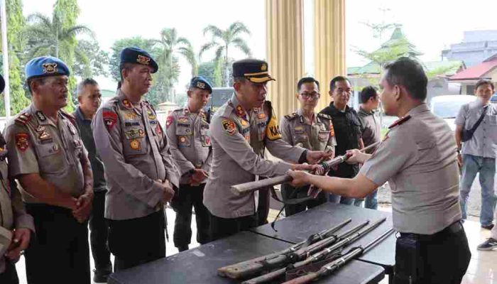 POLRES MERANGIN KEMBALI TERIMA 11 PUCUK SENJATA API RAKITAN DARI WARGA SUKU ANAK DALAM